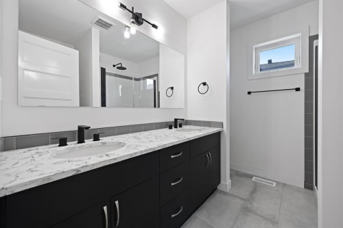 1514 25 Street, Didsbury, AB - Indoor Photo Showing Bathroom