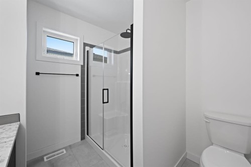 1514 25 Street, Didsbury, AB - Indoor Photo Showing Bathroom