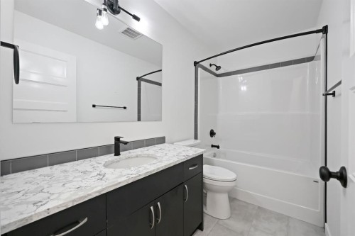 1514 25 Street, Didsbury, AB - Indoor Photo Showing Bathroom
