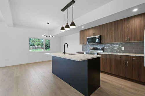 1514 25 Street, Didsbury, AB - Indoor Photo Showing Kitchen With Upgraded Kitchen
