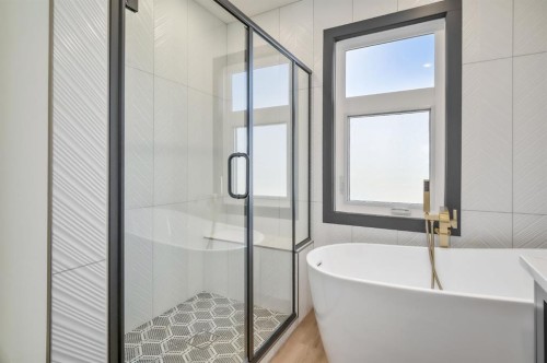 2003 Christie Road Nw, Calgary, AB - Indoor Photo Showing Bathroom