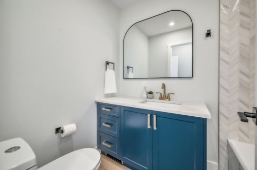 2003 Christie Road Nw, Calgary, AB - Indoor Photo Showing Bathroom