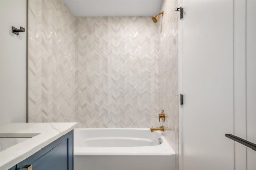 2003 Christie Road Nw, Calgary, AB - Indoor Photo Showing Bathroom