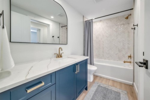 2003 Christie Road Nw, Calgary, AB - Indoor Photo Showing Bathroom