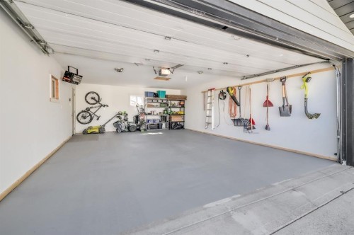 2003 Christie Road Nw, Calgary, AB - Indoor Photo Showing Garage