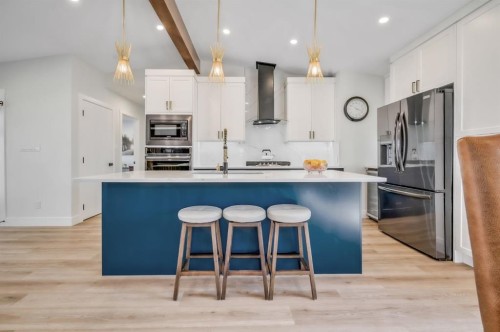 2003 Christie Road Nw, Calgary, AB - Indoor Photo Showing Kitchen With Upgraded Kitchen