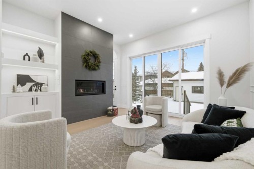 646 25 Avenue Nw, Calgary, AB - Indoor Photo Showing Living Room With Fireplace
