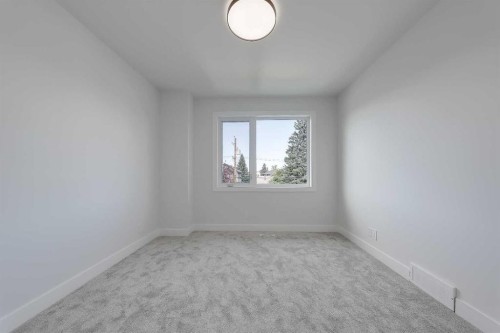 646 25 Avenue Nw, Calgary, AB - Indoor Photo Showing Other Room