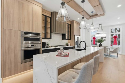 646 25 Avenue Nw, Calgary, AB - Indoor Photo Showing Kitchen With Stainless Steel Kitchen With Upgraded Kitchen