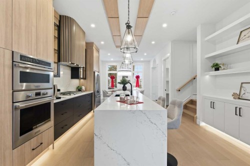 646 25 Avenue Nw, Calgary, AB - Indoor Photo Showing Kitchen With Upgraded Kitchen