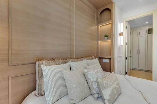 1741 48 Avenue Sw, Calgary, AB - Indoor Photo Showing Bedroom