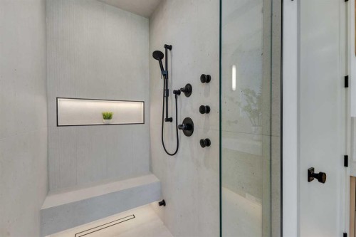 1741 48 Avenue Sw, Calgary, AB - Indoor