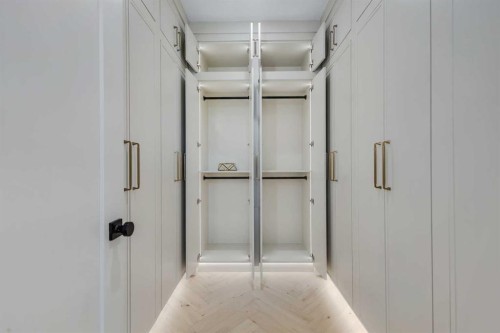 1741 48 Avenue Sw, Calgary, AB - Indoor Photo Showing Other Room