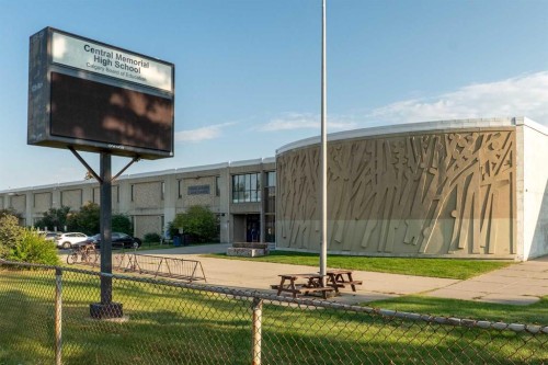 1741 48 Avenue Sw, Calgary, AB - Outdoor