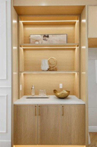 1741 48 Avenue Sw, Calgary, AB - Indoor With Storage