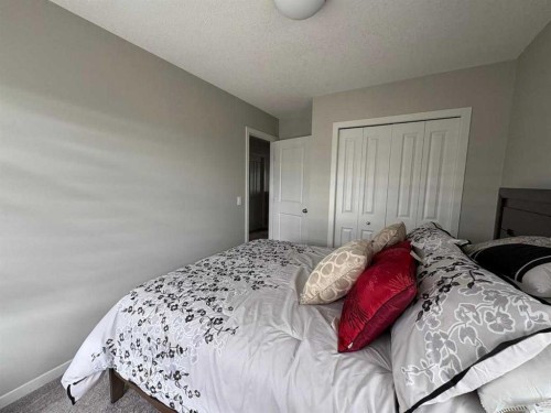 202 Evansridge Park Nw, Calgary, AB - Indoor Photo Showing Bedroom