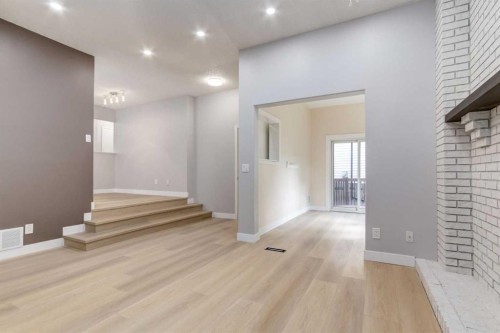 204 Hawkhill Way Nw, Calgary, AB - Indoor Photo Showing Other Room