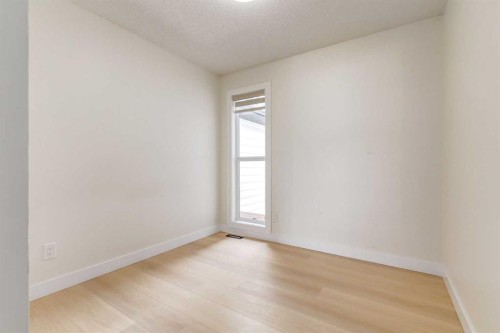 204 Hawkhill Way Nw, Calgary, AB - Indoor Photo Showing Other Room