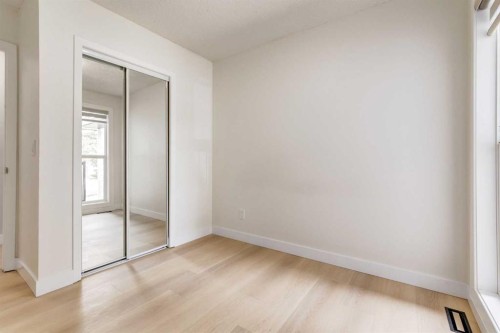 204 Hawkhill Way Nw, Calgary, AB - Indoor Photo Showing Other Room