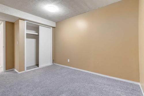 204 Hawkhill Way Nw, Calgary, AB - Indoor Photo Showing Other Room