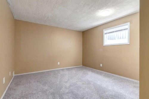 204 Hawkhill Way Nw, Calgary, AB - Indoor Photo Showing Other Room