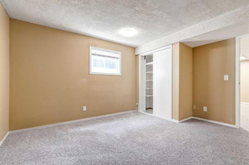 204 Hawkhill Way Nw, Calgary, AB - Indoor Photo Showing Other Room