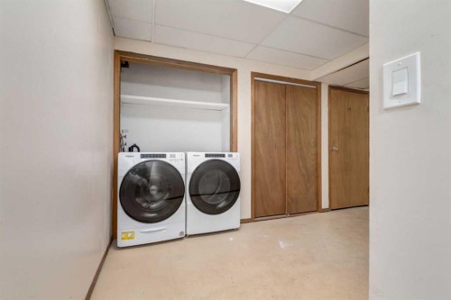 204 Hawkhill Way Nw, Calgary, AB - Indoor Photo Showing Laundry Room