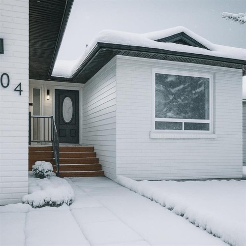 204 Hawkhill Way Nw, Calgary, AB - Outdoor With Exterior