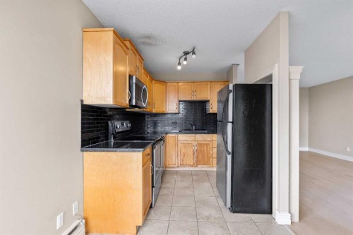 704-1123 13 Avenue Sw, Calgary, AB - Indoor Photo Showing Kitchen