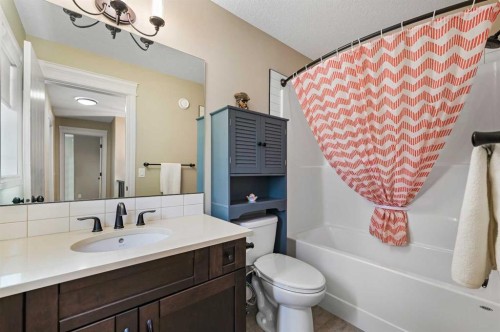 1343 Bayside Drive Sw, Airdrie, AB - Indoor Photo Showing Bathroom