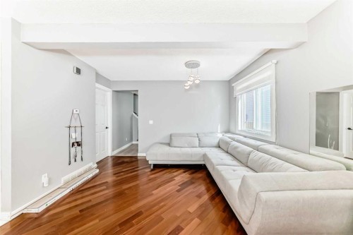 7 Martinview Crescent, Calgary, AB - Indoor Photo Showing Living Room