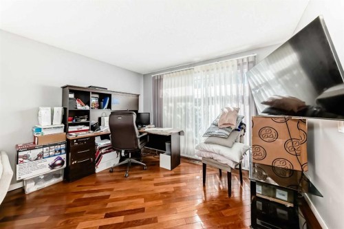 7 Martinview Crescent, Calgary, AB - Indoor Photo Showing Office