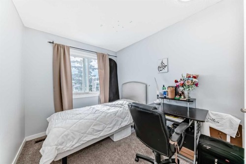 7 Martinview Crescent, Calgary, AB - Indoor Photo Showing Bedroom