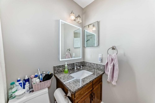 7 Martinview Crescent, Calgary, AB - Indoor Photo Showing Bathroom