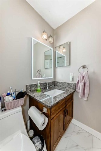 7 Martinview Crescent, Calgary, AB - Indoor Photo Showing Bathroom
