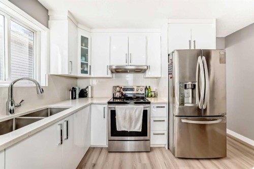 7 Martinview Crescent, Calgary, AB - Indoor Photo Showing Kitchen With Double Sink With Upgraded Kitchen