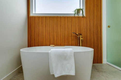 1612 16A Street Se, Calgary, AB - Indoor Photo Showing Other Room