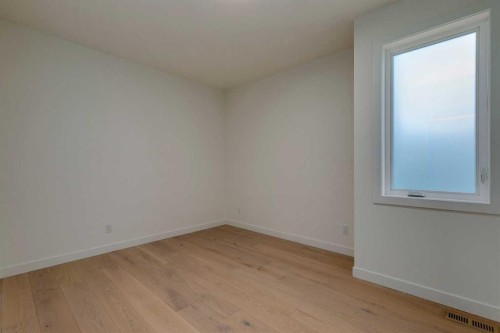 1612 16A Street Se, Calgary, AB - Indoor Photo Showing Other Room