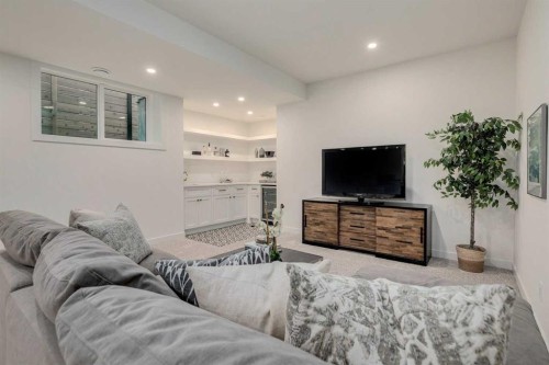 1612 16A Street Se, Calgary, AB - Indoor Photo Showing Living Room