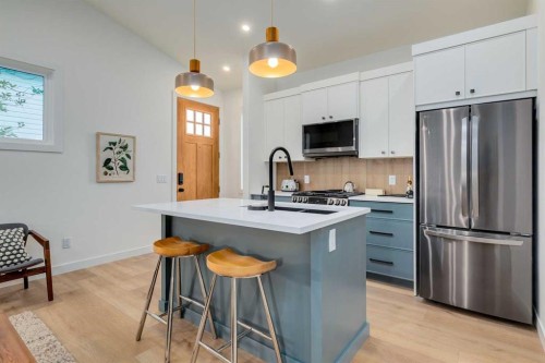 1612 16A Street Se, Calgary, AB - Indoor Photo Showing Kitchen With Upgraded Kitchen