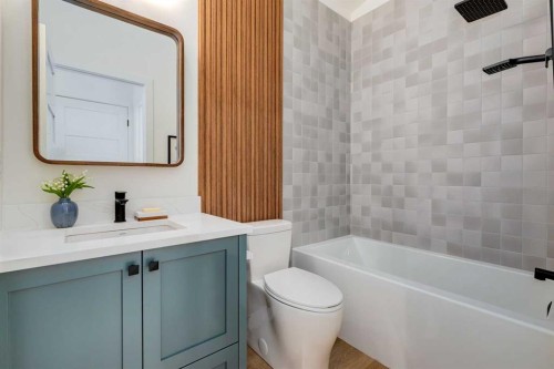 1612 16A Street Se, Calgary, AB - Indoor Photo Showing Bathroom