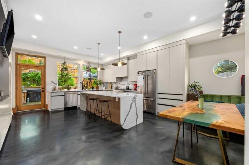 1129 Maggie Street Se, Calgary, AB - Indoor Photo Showing Other Room