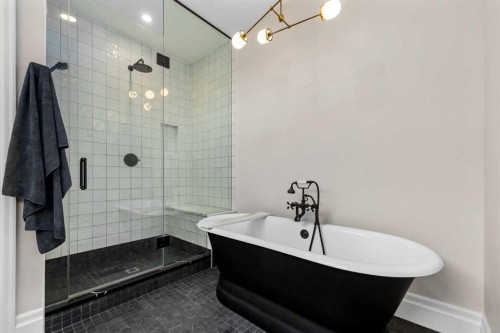 1129 Maggie Street Se, Calgary, AB - Indoor Photo Showing Bathroom