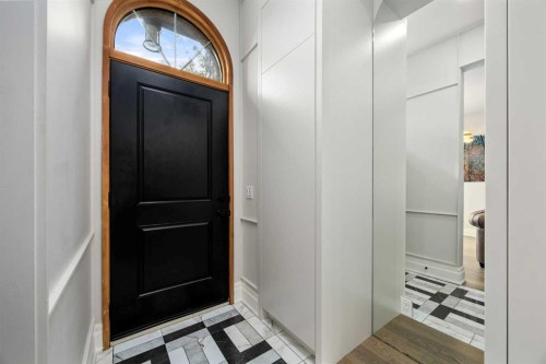 1129 Maggie Street Se, Calgary, AB - Indoor Photo Showing Other Room