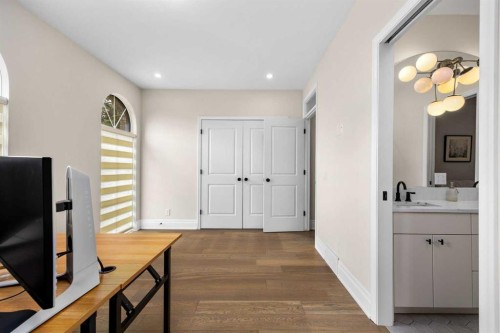 1129 Maggie Street Se, Calgary, AB - Indoor