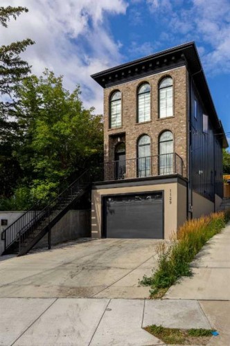1129 Maggie Street Se, Calgary, AB - Outdoor