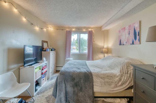 5107-315 Southampton Drive Sw, Calgary, AB - Indoor Photo Showing Bedroom
