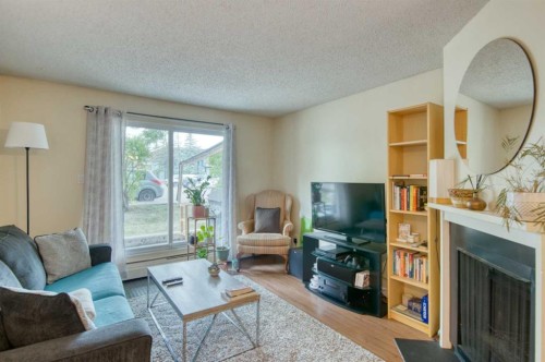 5107-315 Southampton Drive Sw, Calgary, AB - Indoor Photo Showing Living Room