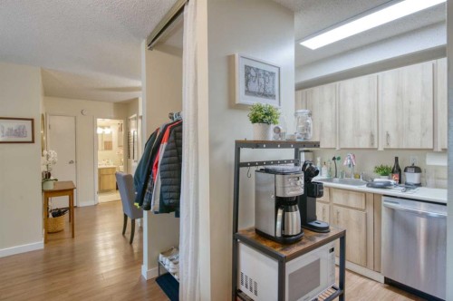 5107-315 Southampton Drive Sw, Calgary, AB - Indoor