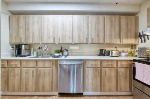 5107-315 Southampton Drive Sw, Calgary, AB - Indoor Photo Showing Kitchen